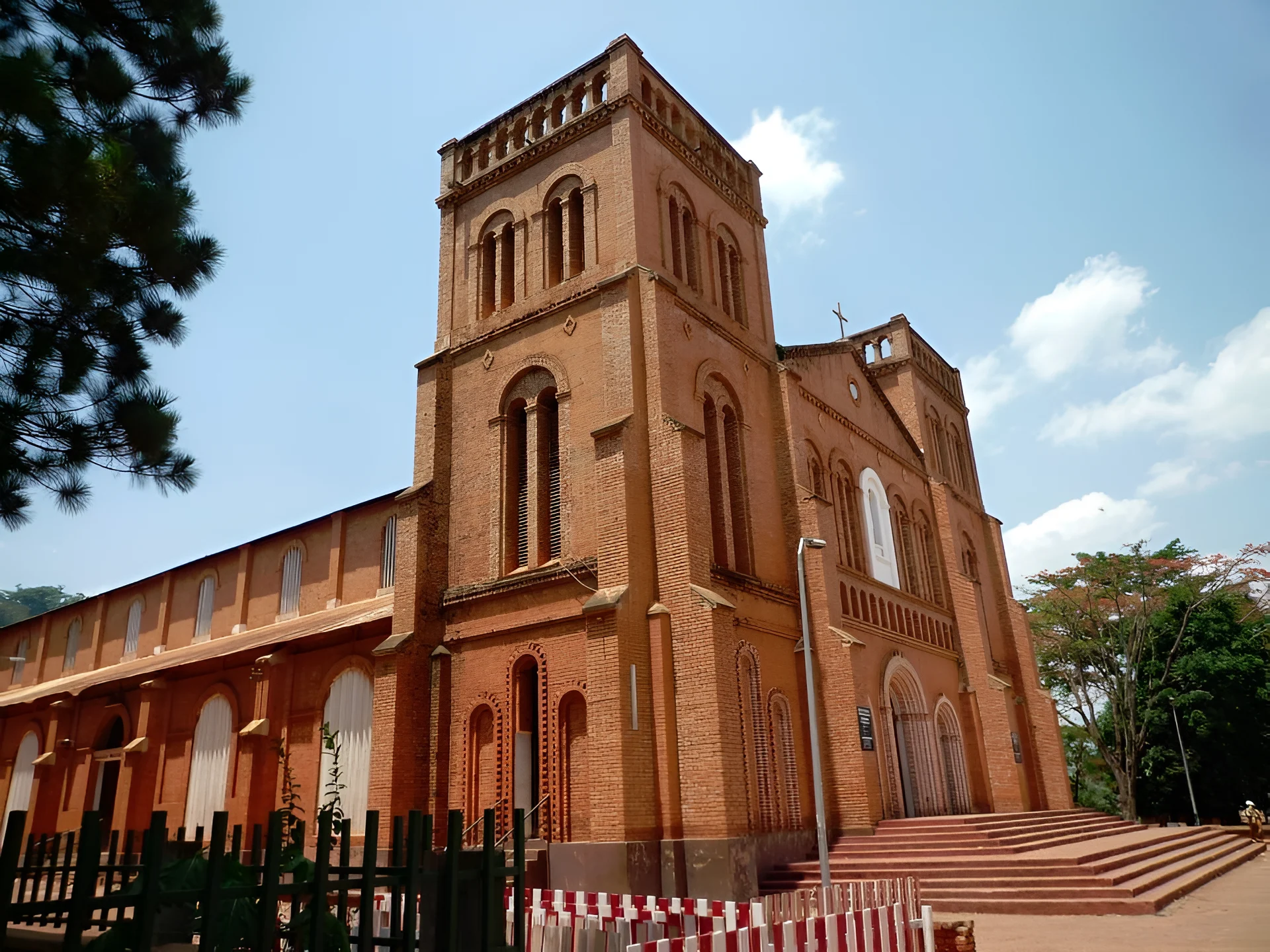 Grande Mosquée & Cathédrale Notre-Dame