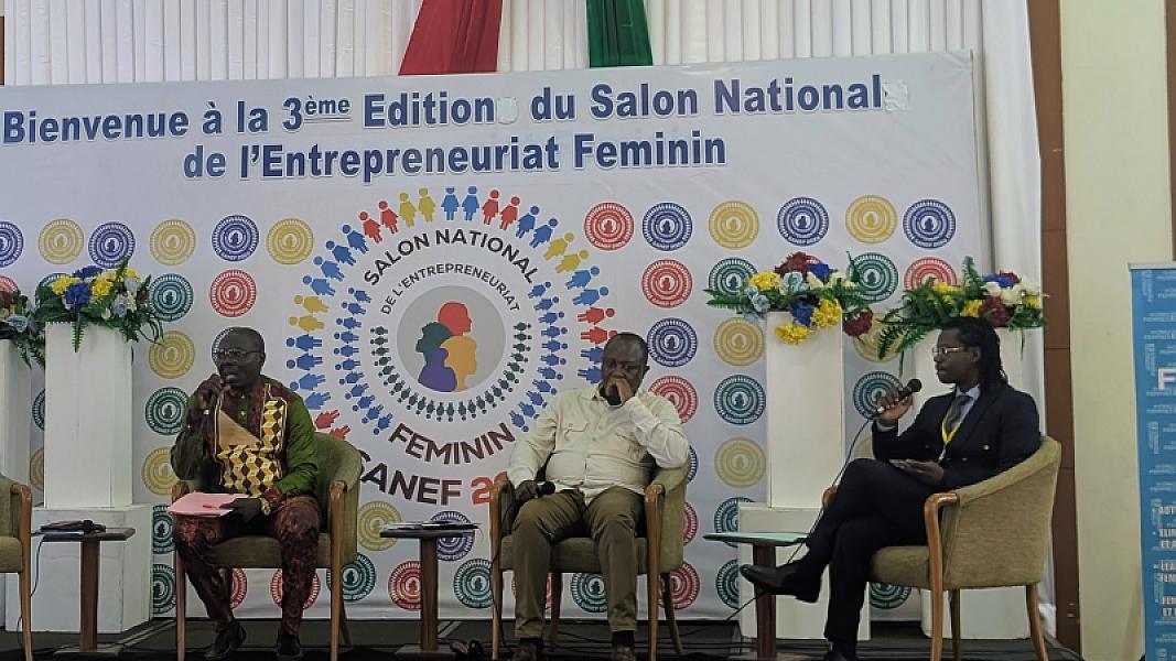 Simplification et Dématérialisation : Maîtriser les procédures douanières à l'ère du numérique. (Comment lever les barrières douanières et logistiques pour les produits centrafricains ?)